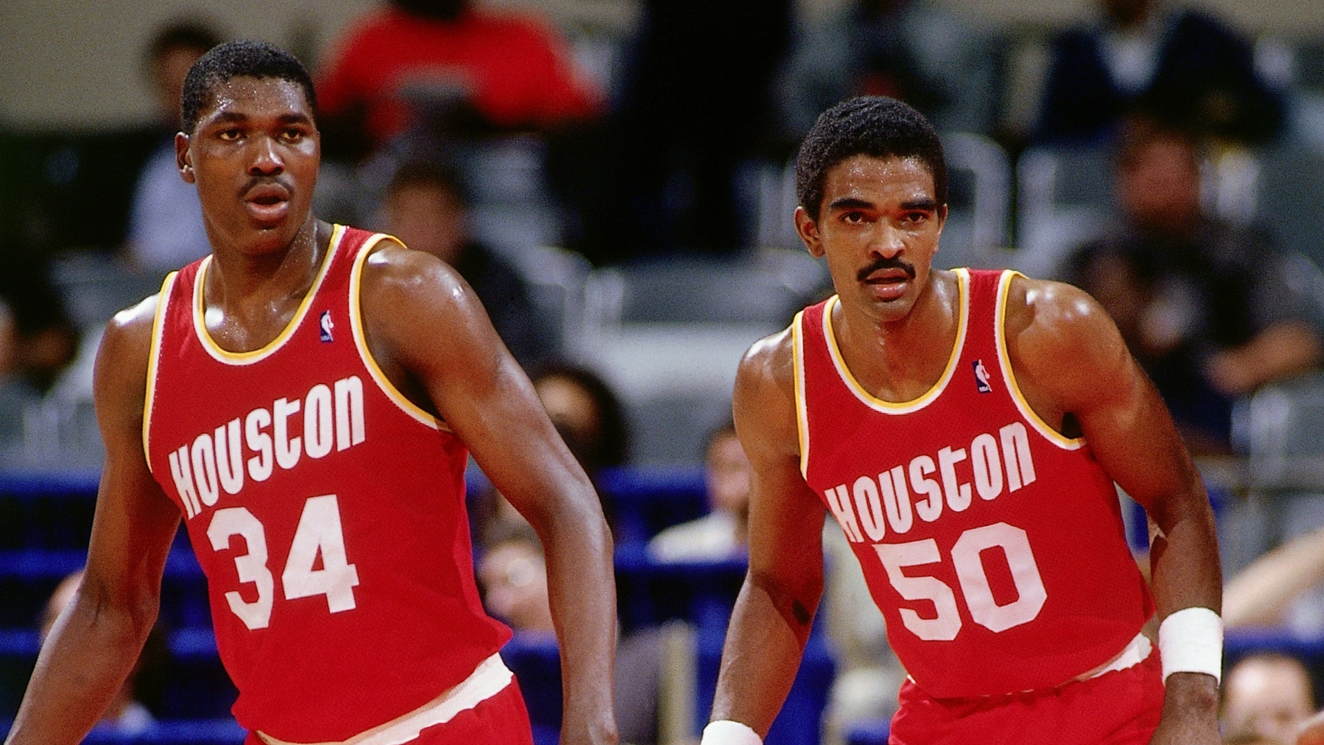 Hakeem Olajuwon and Ralph Sampson in 1986