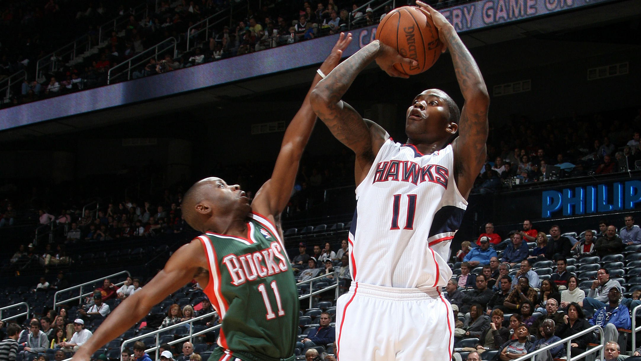 Earl Boykins defendiendo a Jamal Crawford