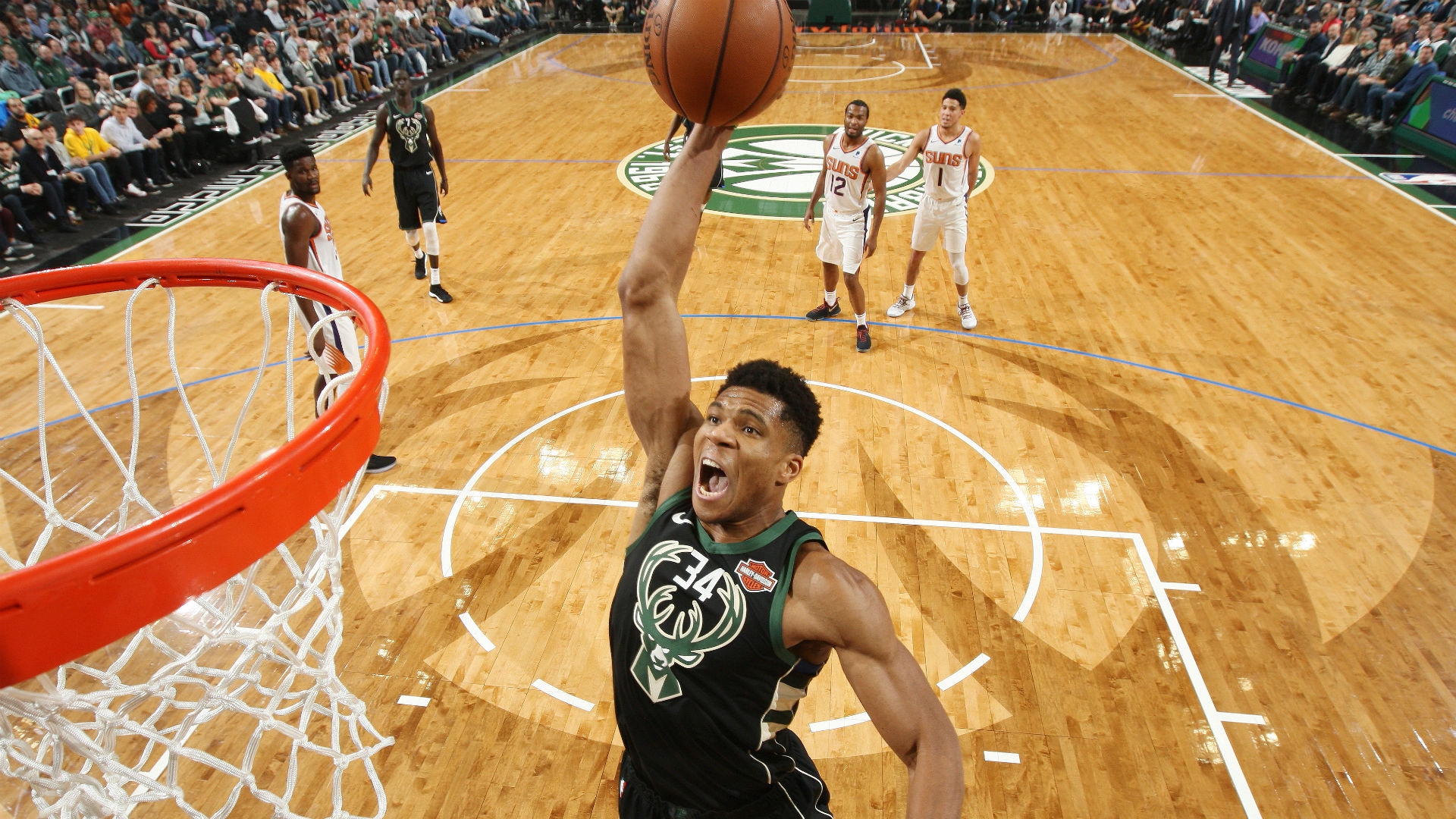 giannis-121218-ftr-getty.jpg