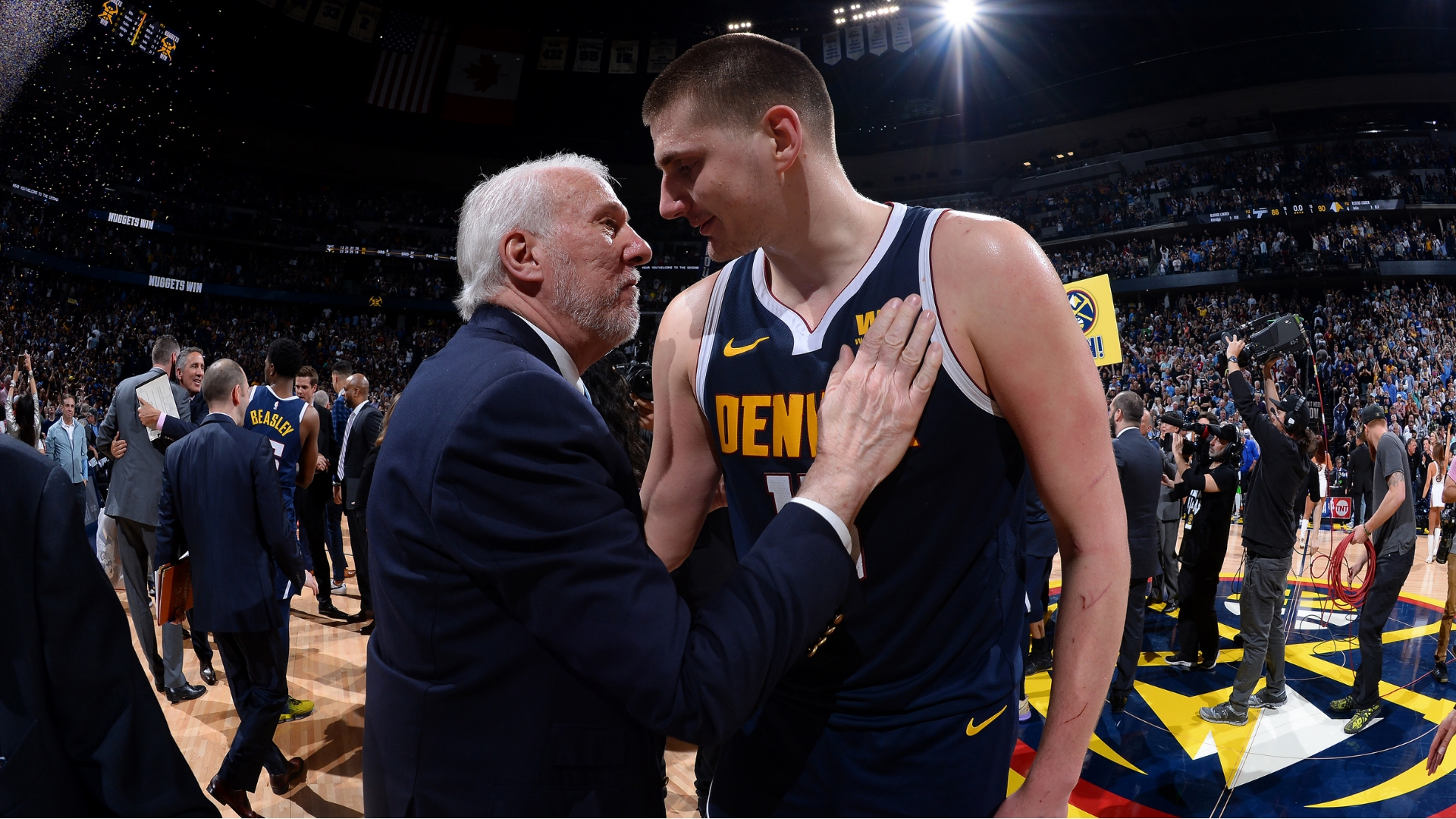 Gregg Popovich y Nikola Jokic