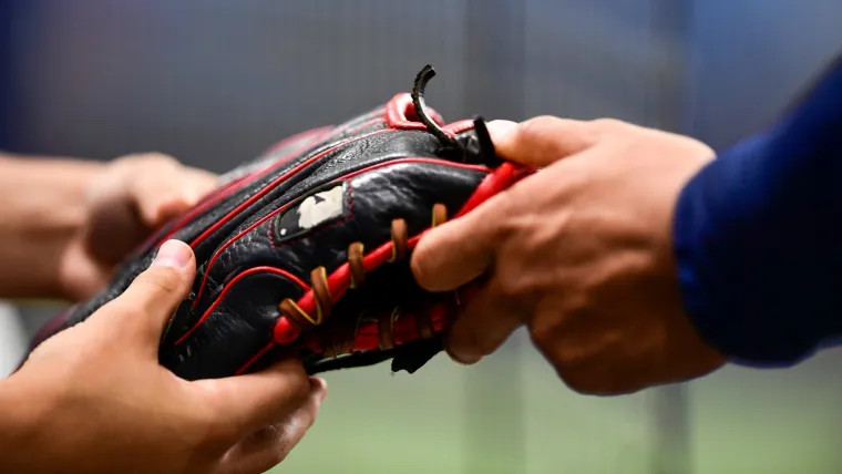 Baseball-Glove-061521-GETTY-FTR