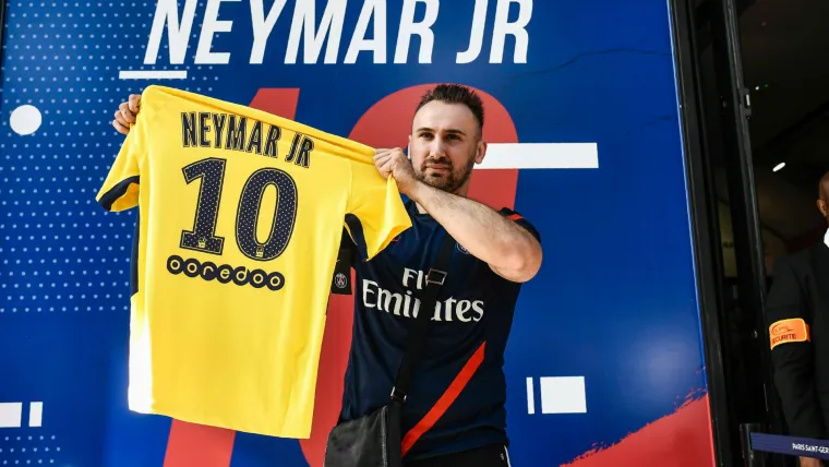 Neymar shirt sold PSG