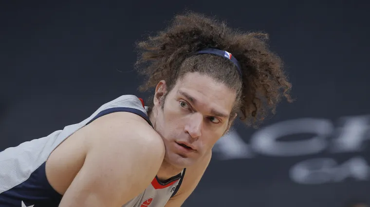 Robin Lopez