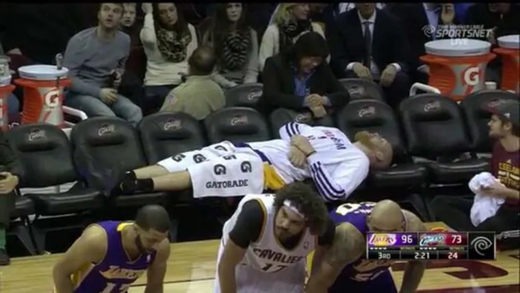 chris-kaman-bench-2514-twitter-ftr