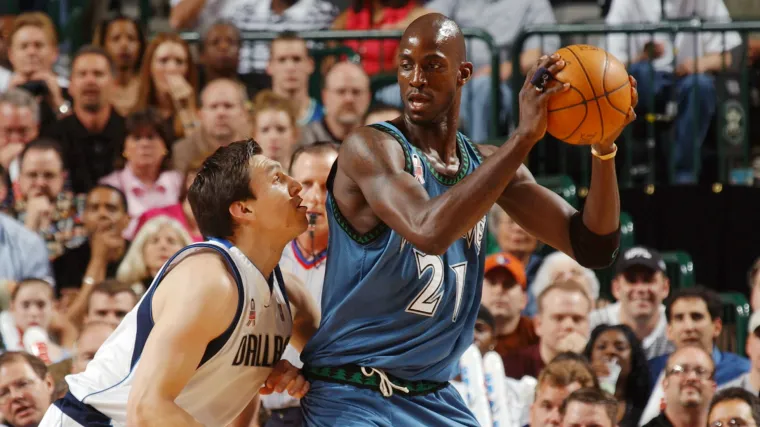 Eduardo Nájera y Kevin Garnett