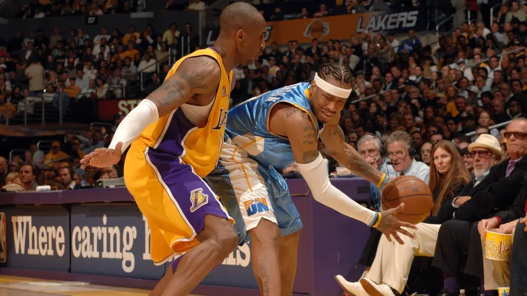 Kobe Bryant defendiendo a Allen Iverson