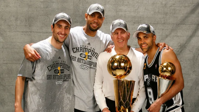 Manu Ginóbili, Tim Duncan, Gregg Popovich y Tim Duncan