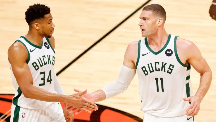 Brook Lopez Giannis Antetokounmpo