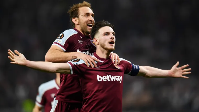 Craig Dawson and Declan Rice celebrate a West Ham goal