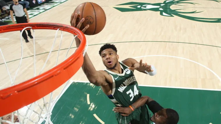 Giannis Antetokounmpo Milwaukee Bucks