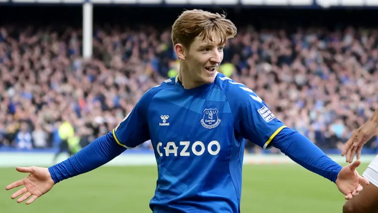 Everton's Anthony Gordon celebrates the only goal of the game against Manchester United