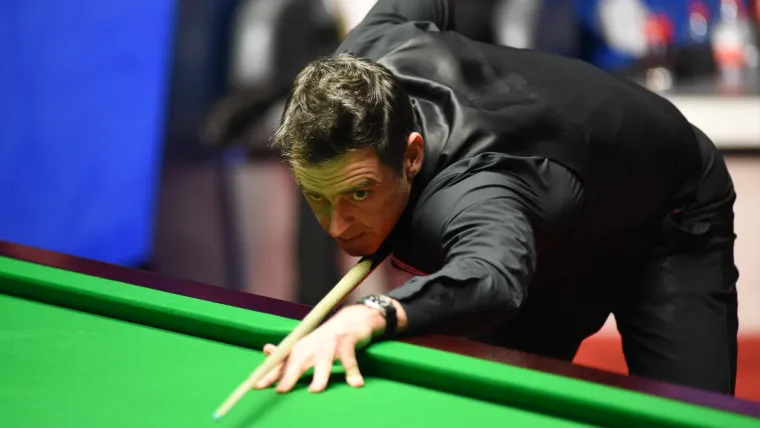 Ronnie O'Sullivan attempts a shot at the World Snooker Championship