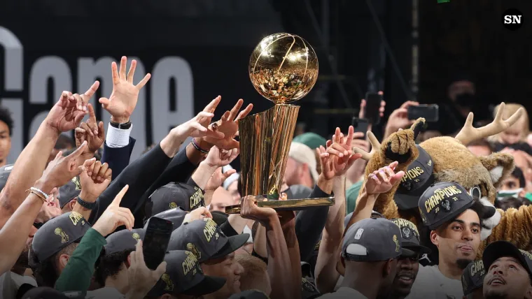 larry-obrien-nba-trophy-champions-bucks-2021