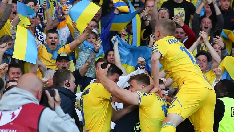 Ukraine vs Scotland celebrate Yaremchuk goal