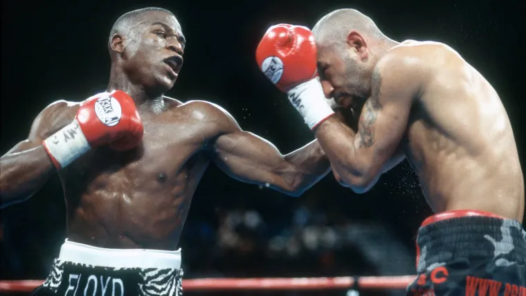 Floyd Mayweather vs Diego Corrales in 2001