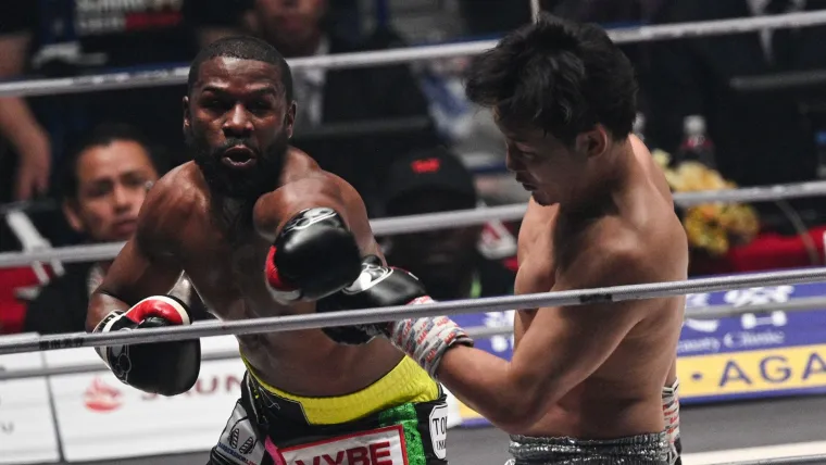 Floyd Mayweather wins Mikuru Asakura in Saitama Super Arena