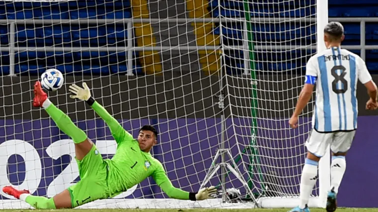 Argentina Sudamericano Sub 20 2023 Gino Infantino erra penal vs. Brasil