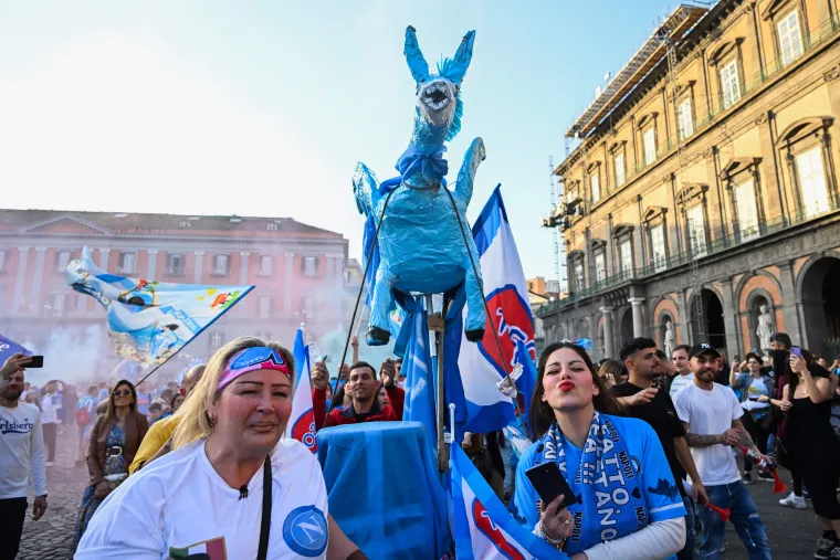 napoli fans donkey 071623