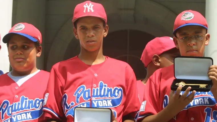 Danny Almonte (center)