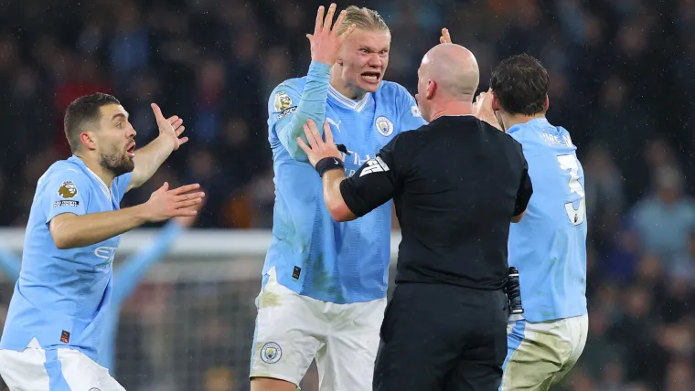 Erling Haaland confronts referee Simon Hooper