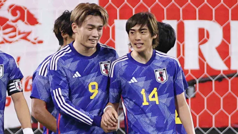 サッカー日本代表 上田綺世 伊東純也